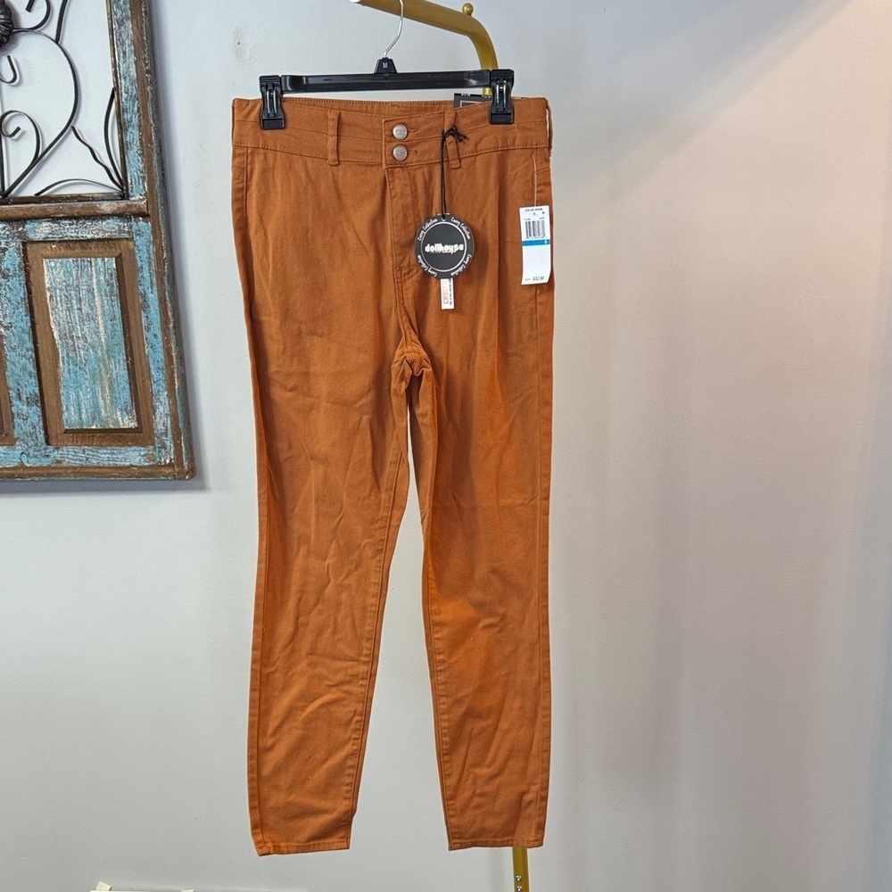 Dollhouse tan Chinos jeans NWT 9/10